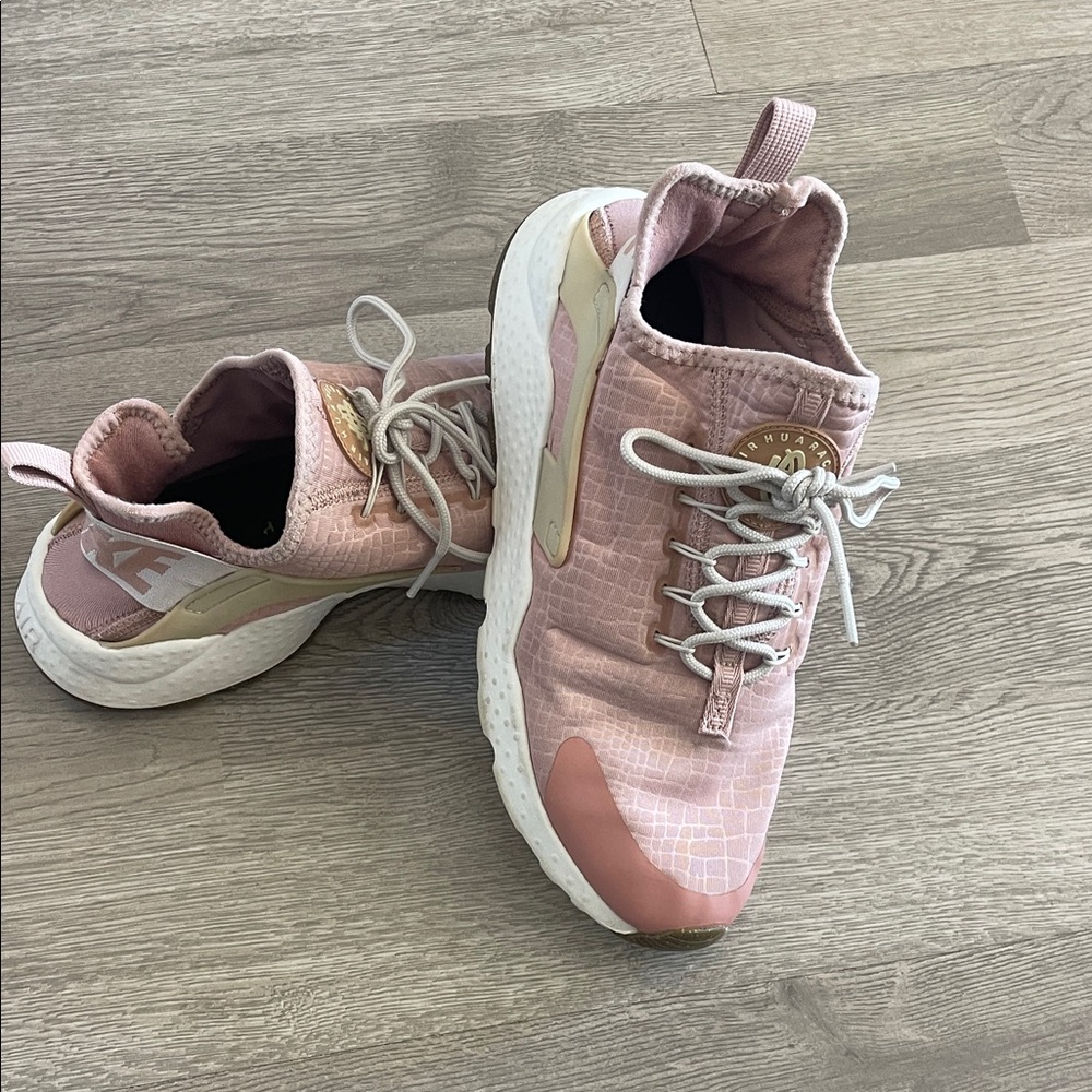 NIKE AIR HUARACHE Women's 8.5 Pink VINTAGE